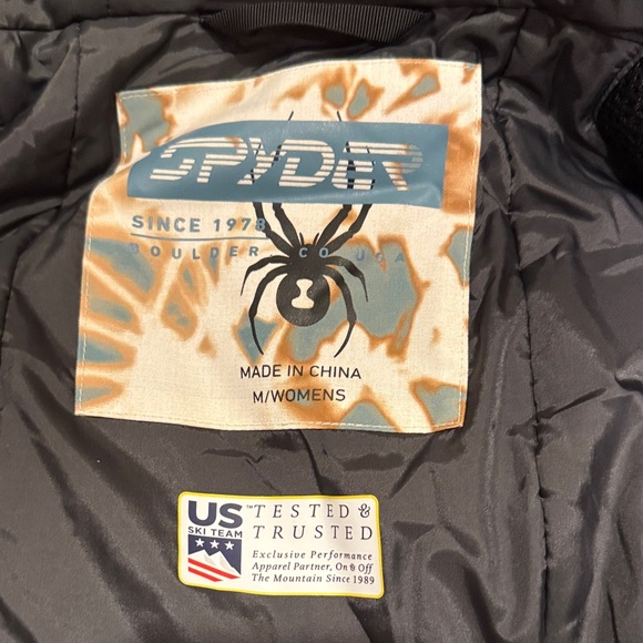 Women’s Spyder ski coat. Size MED - Picture 3 of 7